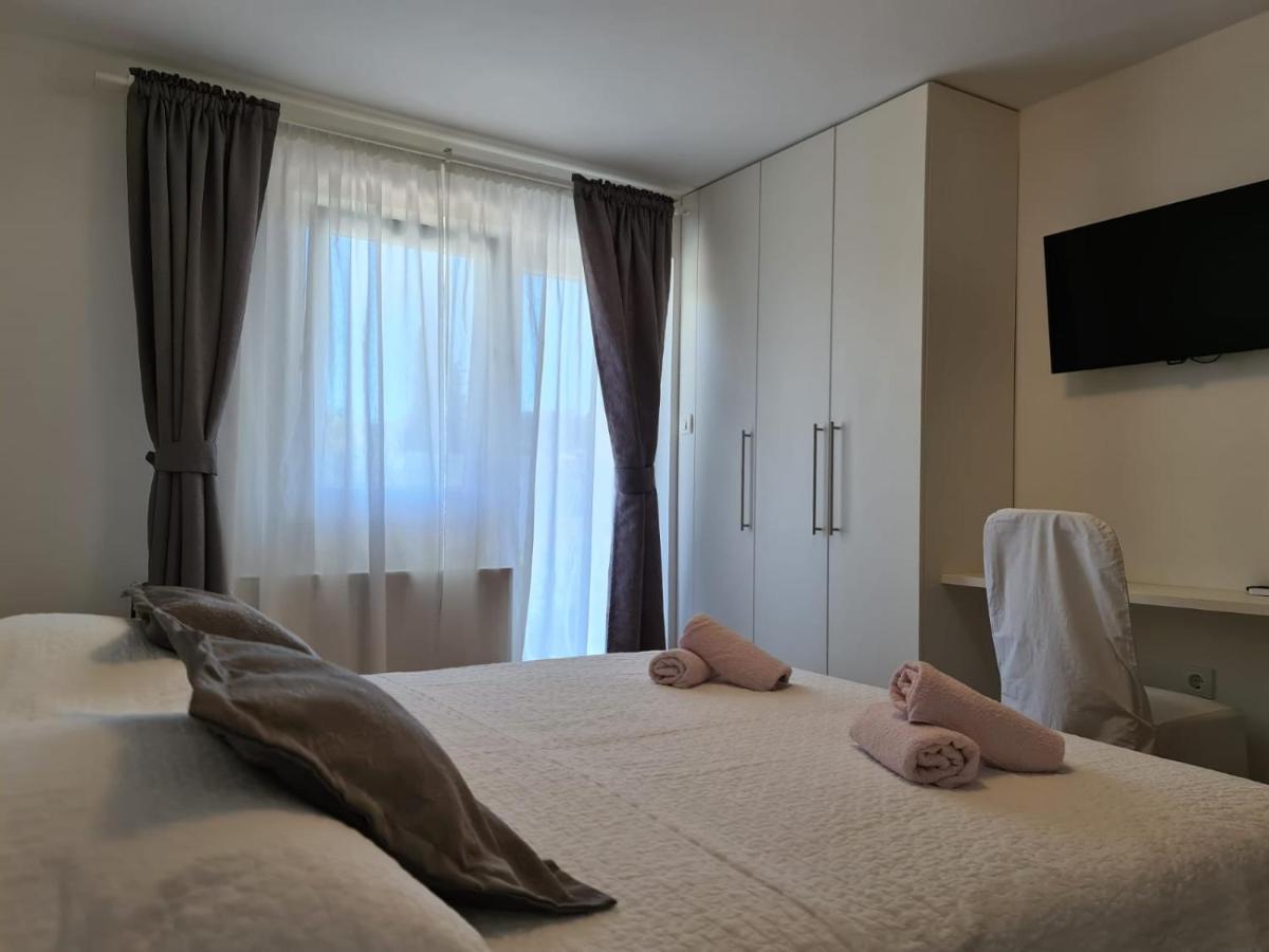 Apartments Juric Brodarica  Luaran gambar